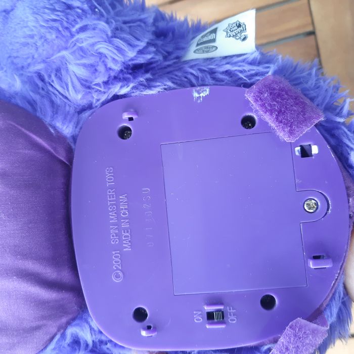 Peluche parlante My Pet Monster 2001 – Fonctionne en français – Collector avec menottes - photo numéro 6