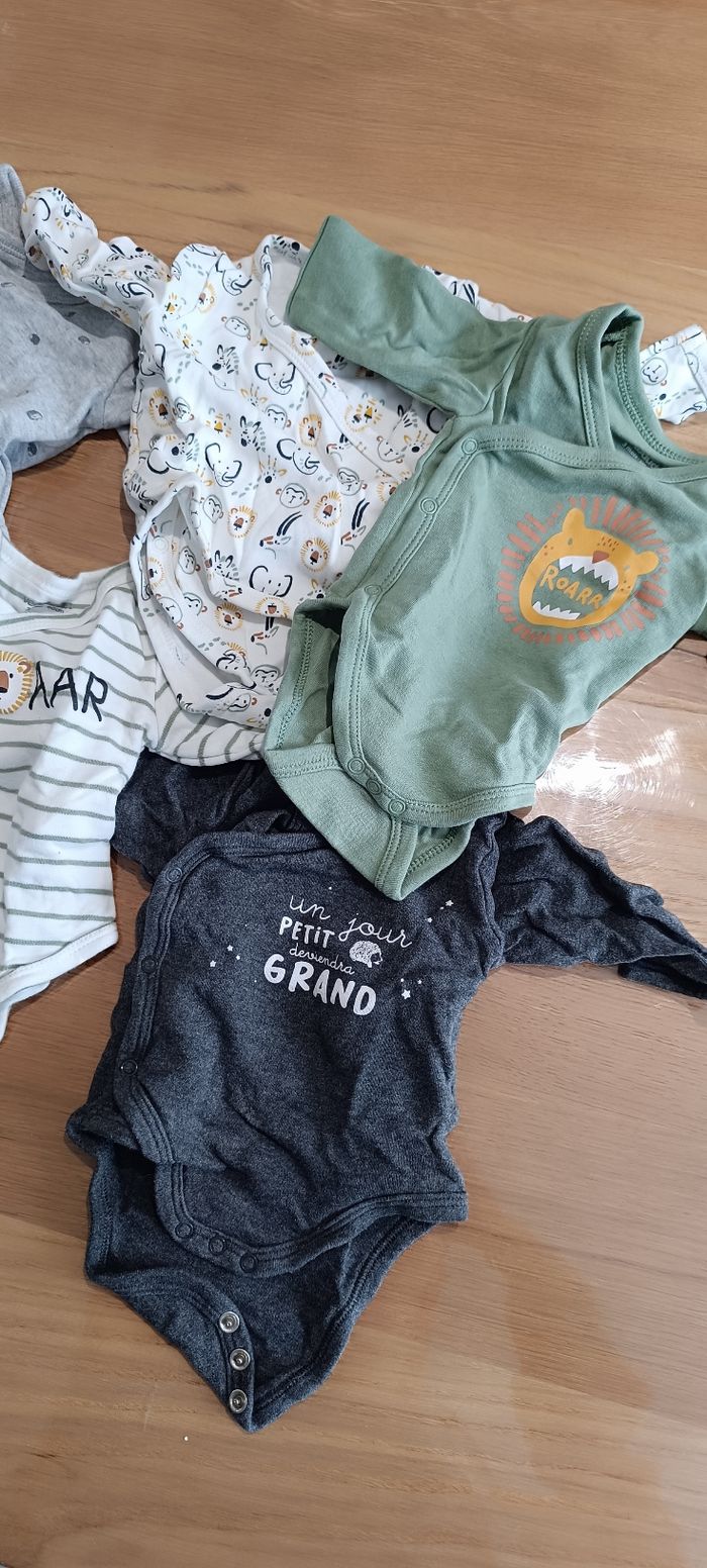 Lot Bodies Vertbaudet en 3 mois à peine porté. - photo numéro 4