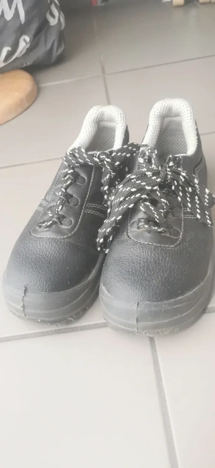 Chaussure de sécurité jardinage T38. 5