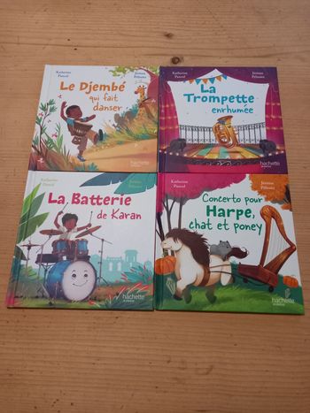 Lot de quatres petits livres pour enfants