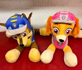2 grandes peluches Pat patrouille