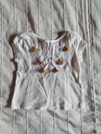 tee shirt manches courtes avec pompons 3 ans