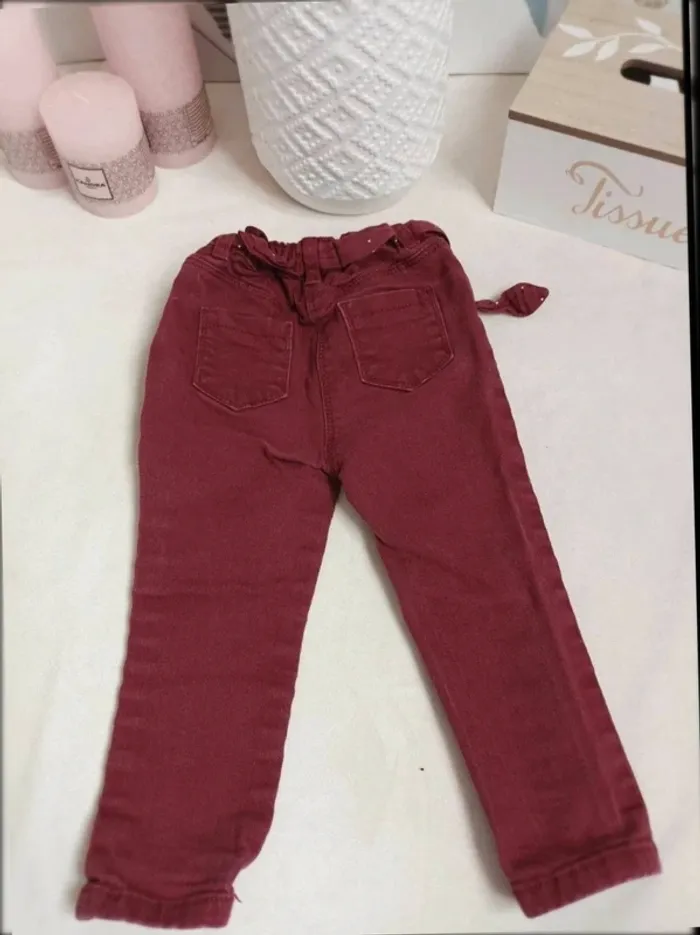 Pantalon bordeaux Kiabi fille 24 mois - photo numéro 3