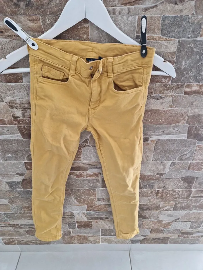 1 pantalon jaune moutarde taille 8 ans garçon