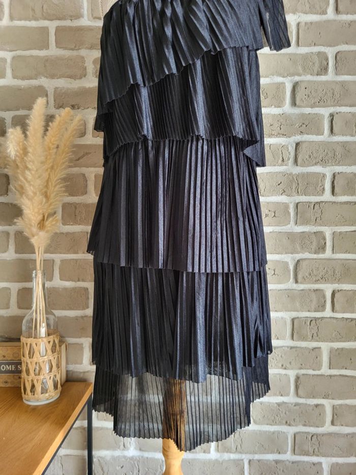 Robe de soirée tissu satiné noir et volants - Vintage Pull&Bear - photo numéro 3