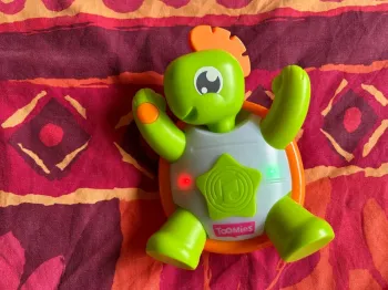 Toomies tortue lumineuse et chantante tomy