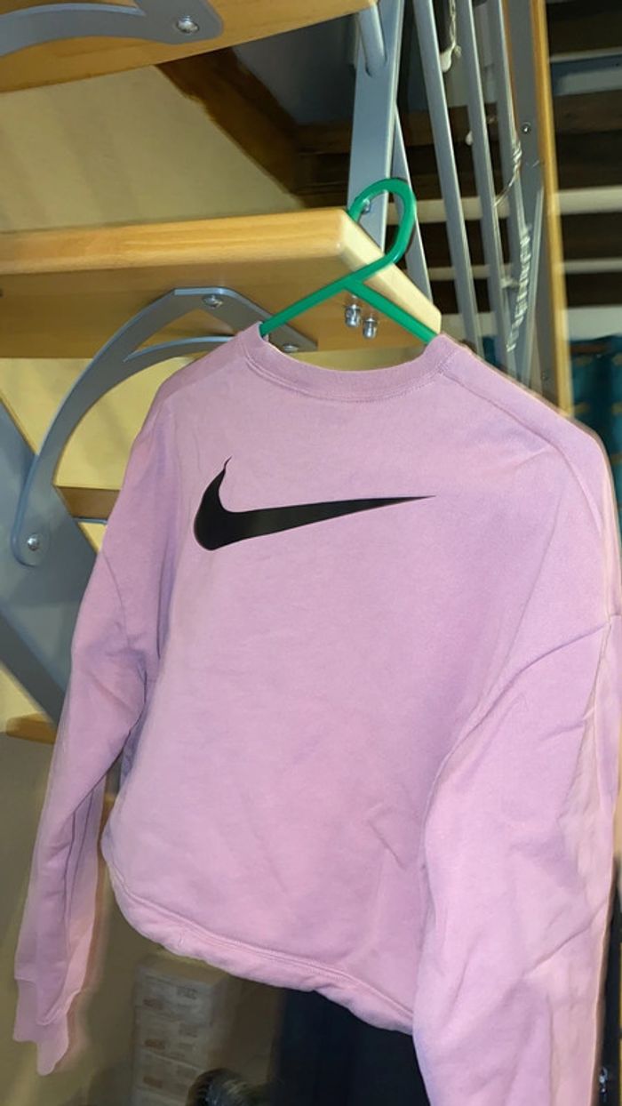 Pull Nike rose - photo numéro 2