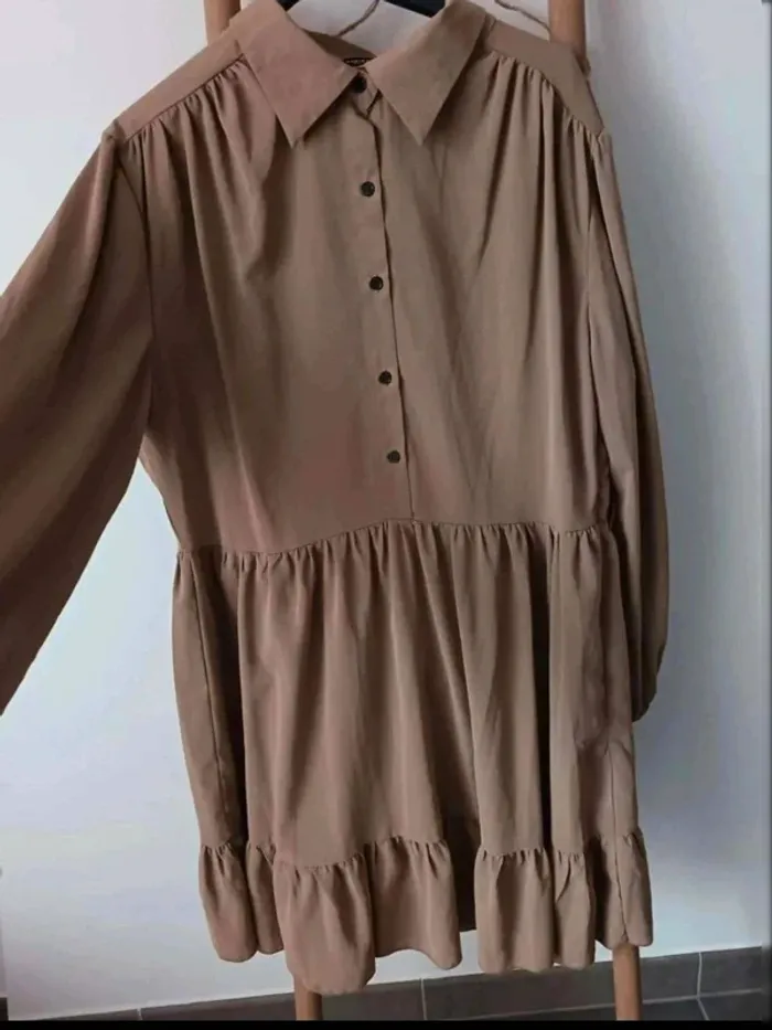 Robe  courte  chic  beige - photo numéro 2