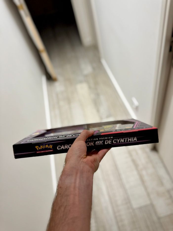 [NEUF] Coffret Carchacrok ex de Cynthia Pokémon - photo numéro 2