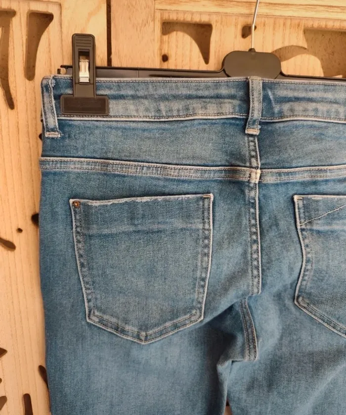 Jean skinny 7/8 ème bas effilés T 38 Zara - photo numéro 12
