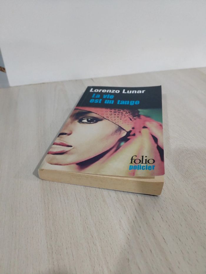 Livre poche policier La vie est un tango Lunar - photo numéro 2