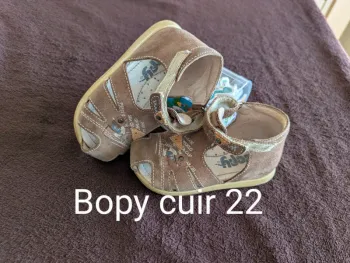 Chaussures cuir semi-fermées 22