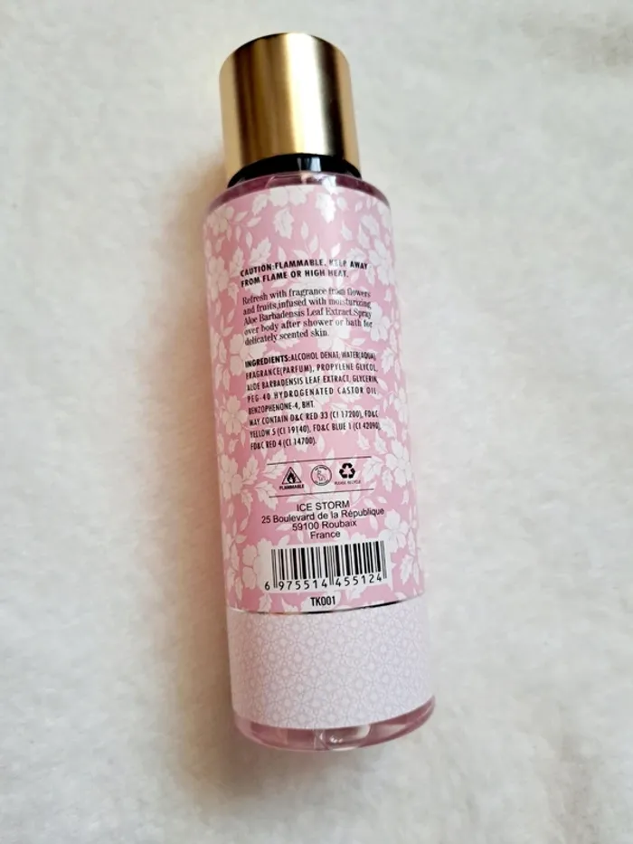 Lot de 2 Brumes corporelles parfumées neuves 
💜  Yara Lattafa et Tease Candy Noir Victoria's Secret - photo numéro 4