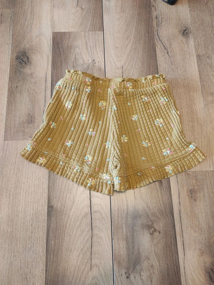 Short 4 ans en TBE Kiabi limite neuf - photo numéro 4