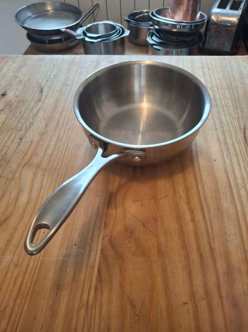 Sauteuse évasée en inox 18cm
