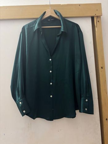 Chemise satin verte Zara