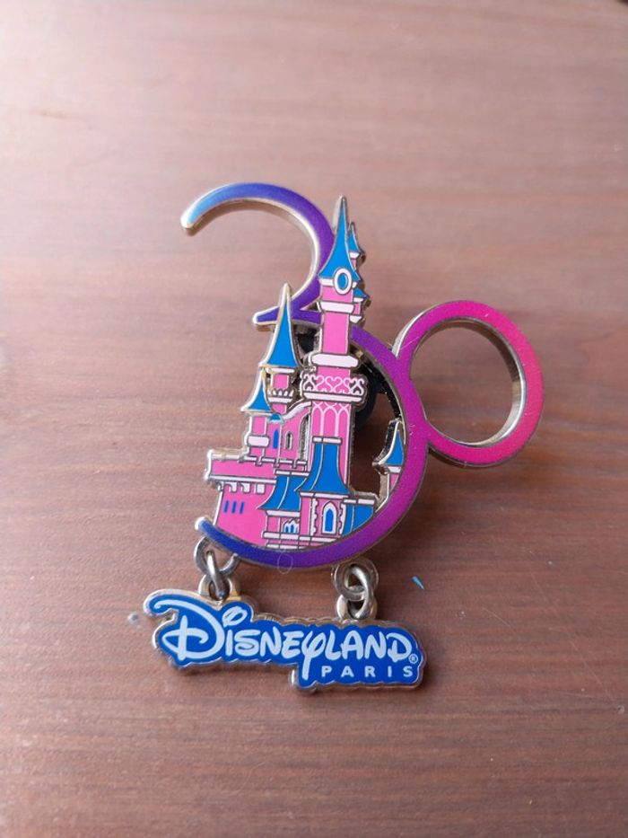 Pins Disney 30 ans chateau