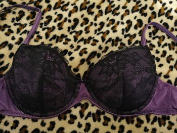 Soutien gorge noir mauve violet dentelles neuf 95 C