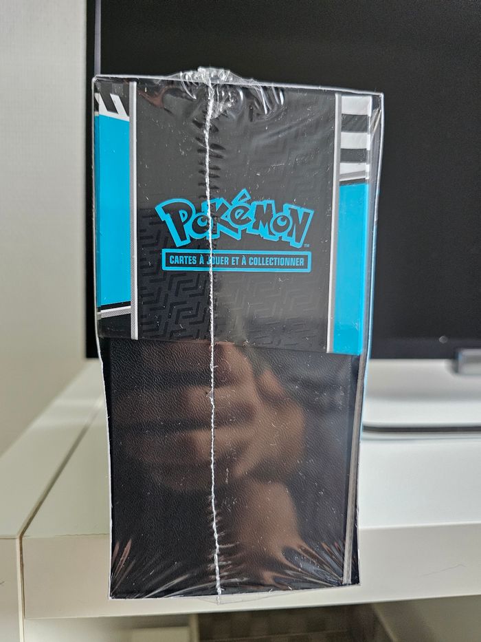 ETB Pokemon 10.5 Foudre Noire Scellée intact - Carton légèrement plié - photo numéro 4