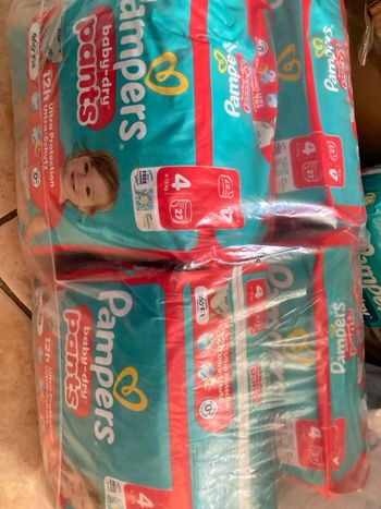 Couches Pampers taille 4 pants