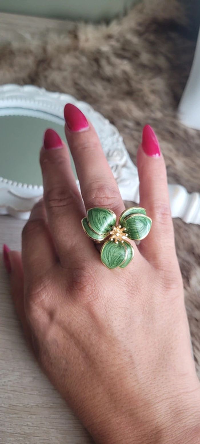 Jolie bague ajustables Parfait état verte et doré - photo numéro 4