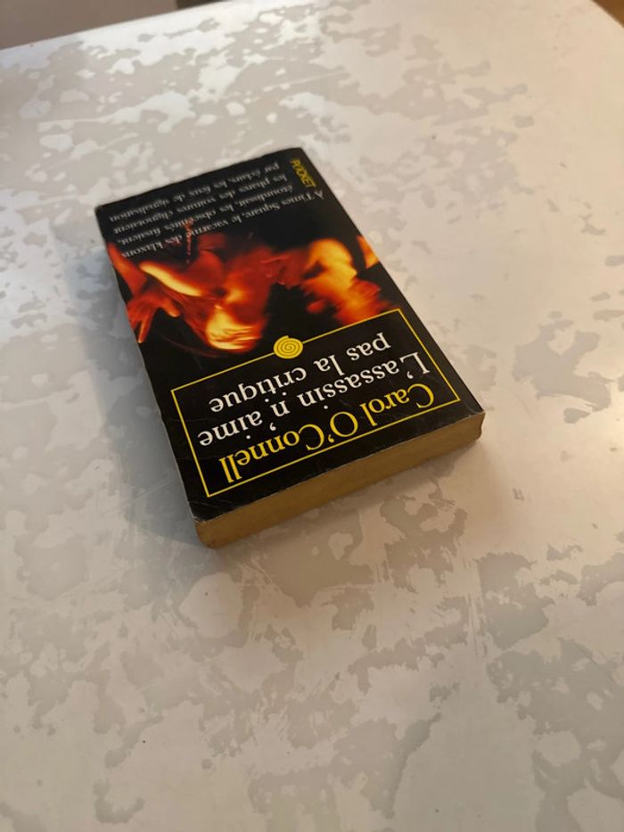 Livre l’assassin n’aime pas la critique - Carol O ‘ Connell - photo numéro 4