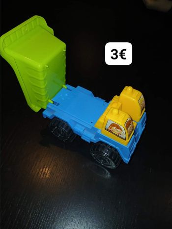 Plusieurs jouets d'enfants à partir de 6 mois