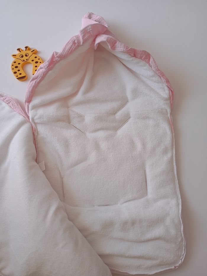 Nid d'ange bébé gaze de coton et polaire rose - photo numéro 2