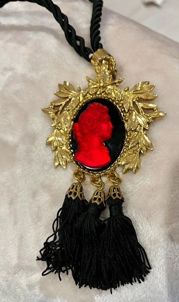 Superbe sautoir cordon vintage couture. Années 80