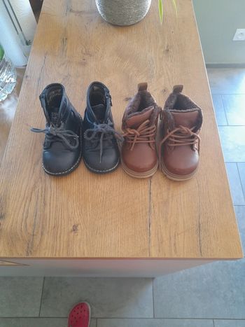 Lot de deux paires de bottillon premier pas.