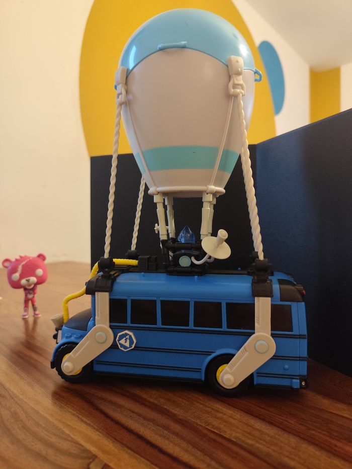 Bus Fortnite et personnage skin - photo numéro 2