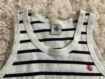 T-shirt sans manche garçon 8 ans / marque Petit bateau