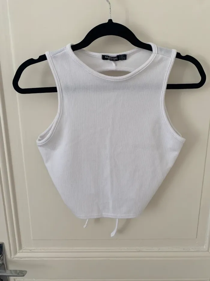 Crop top blanc dos nu Nastygal
