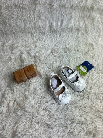 Paire de chaussures blanches Valen Sina taille 20
