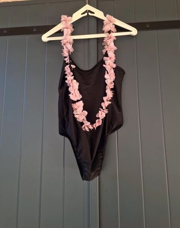 Maillot de bain noir une piece a fleurs roses