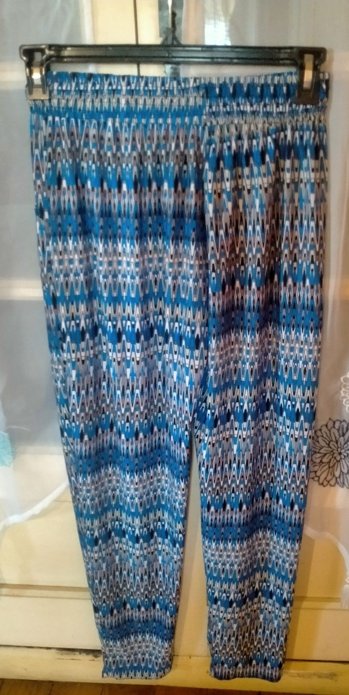 Pantalon fluide bleu femme/ taille 40/ tres bon état .