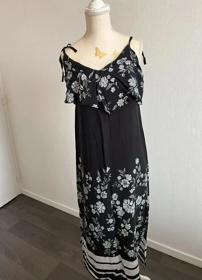 robe noir fleurie et blanche 38 yessica