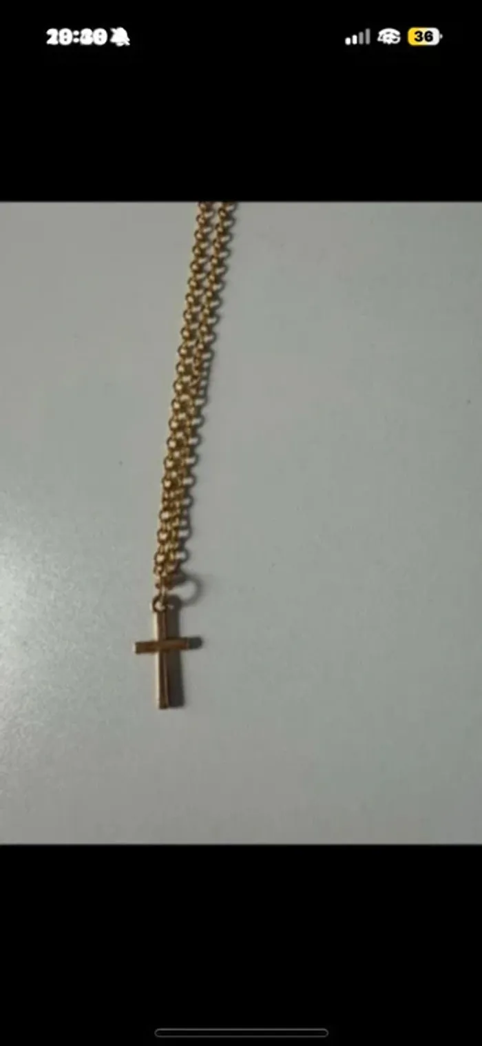 Chaîne couleur or + croix