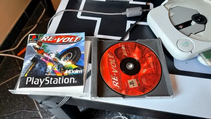 Revolt re volt ps1 complet - photo numéro 3