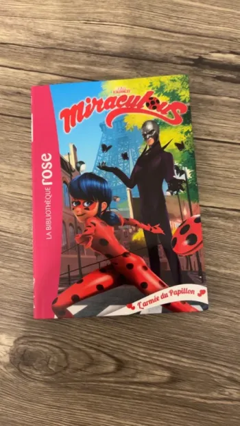 Livre « Miraculous - l’armée du papillon »