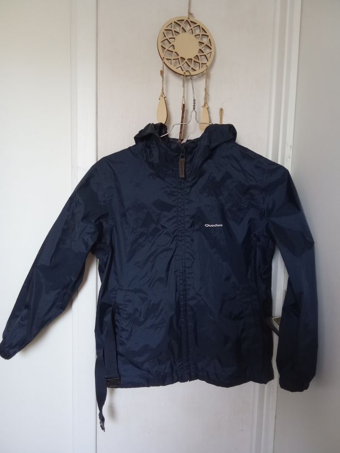 Veste kway mi saison automne capuche couleur bleu marine taille 8 ans