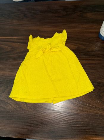 Jolie robe jaune