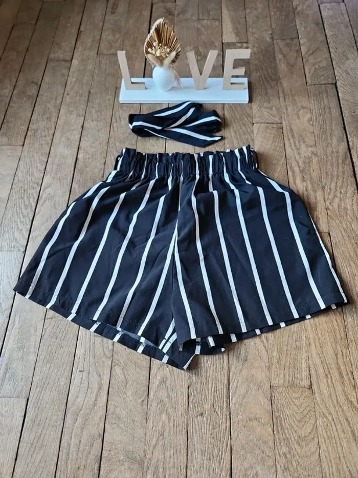 🌺Short rayé noir et blanc avec ceinture Shein T36/S🌺