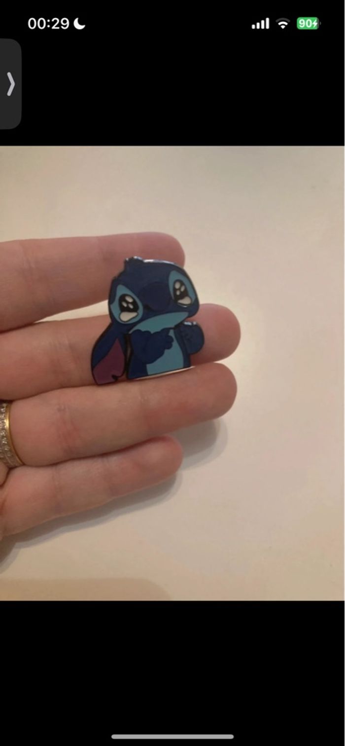 Pin’s / Broche NEUF représentant Stitch couleur bleu - photo numéro 2