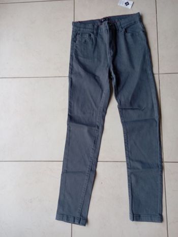 Jean 13-14 ans garçon neuf étiqueté