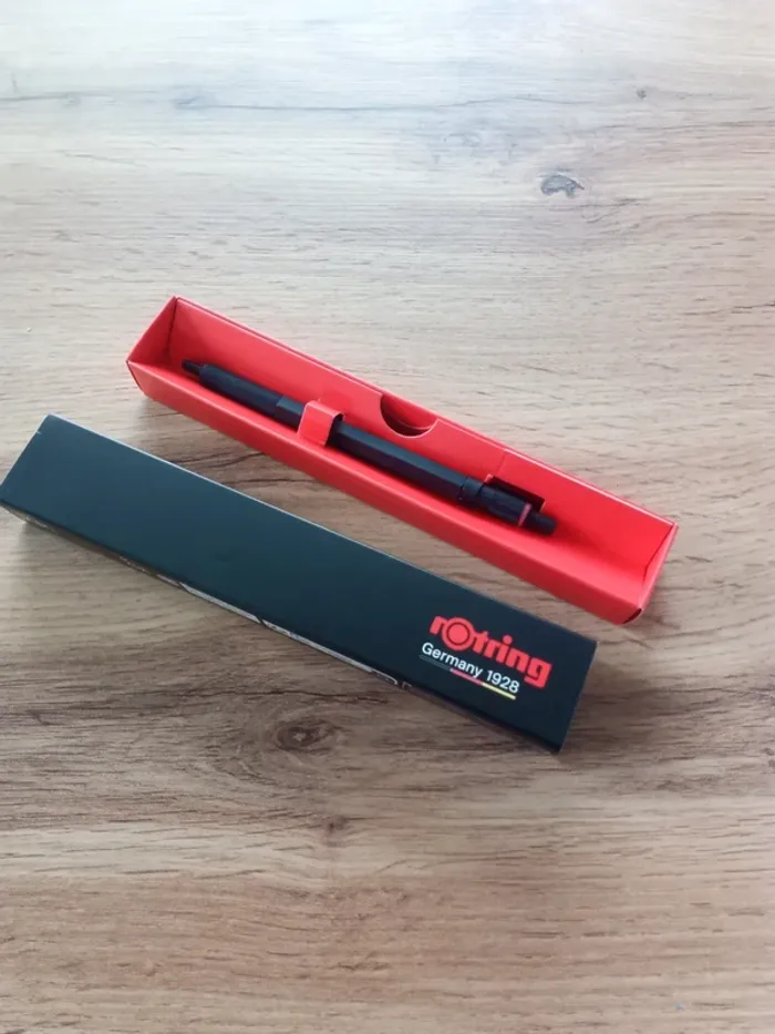 Stylo gel noir rotring 600