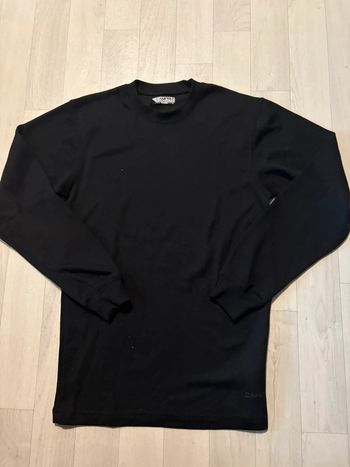 T-shirt 11/12 ans sport noir manches longues campri très bon état
