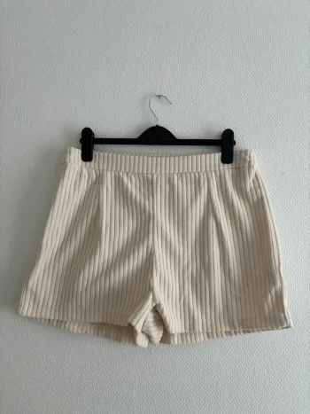 Short beige