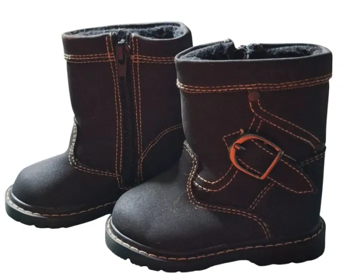 Paire de bottines noires avec moumoute à l'intérieur neuve pointure 14/15