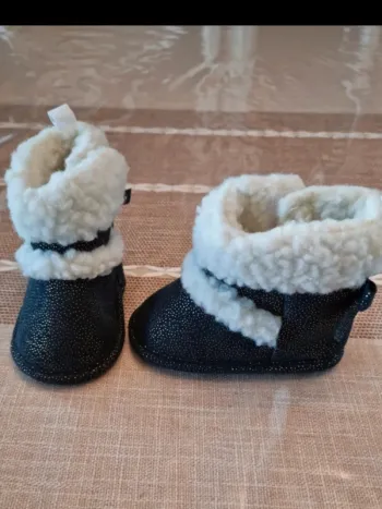 Bottines fourrées bébé bleues avec paillettes dorées 3-6 mois GEMO neuf